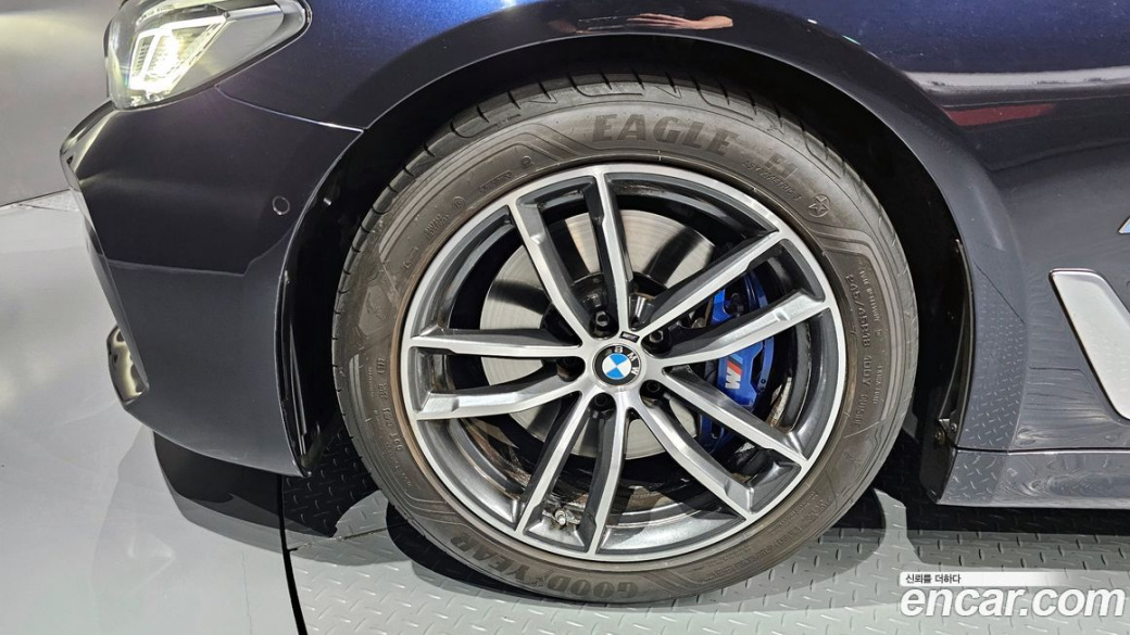 BMW 5-Series 520i M Sport, 2023