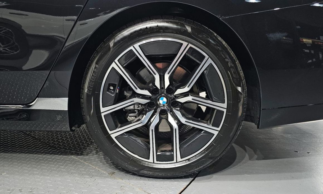 BMW 7-Series 740i xDrive M Sport, 2025