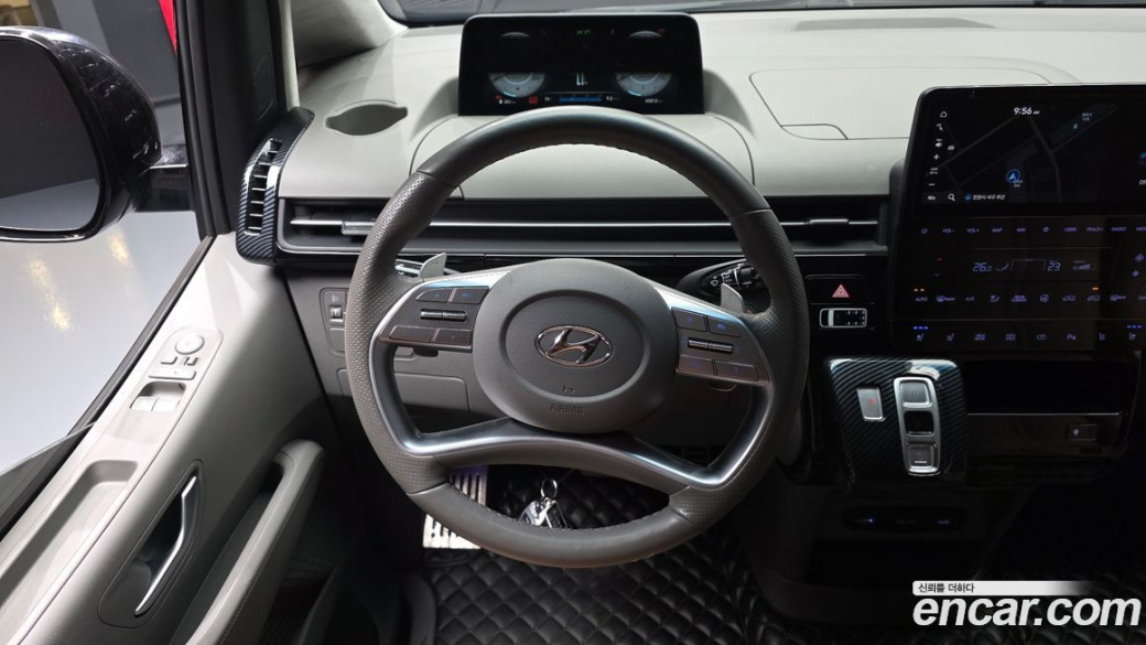 Hyundai Staria Lounge 9-Seater, 2022
