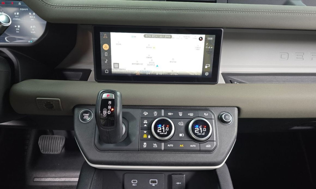 Land Rover Defender 110 P300 X-Dynamic SE, 2022