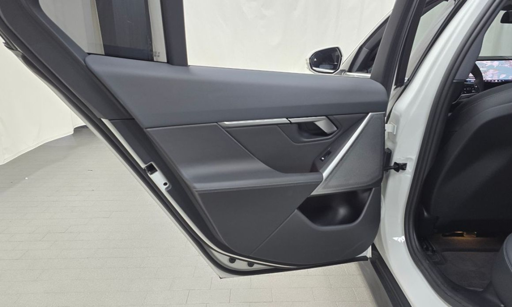 BMW 5-Series 520i, 2024