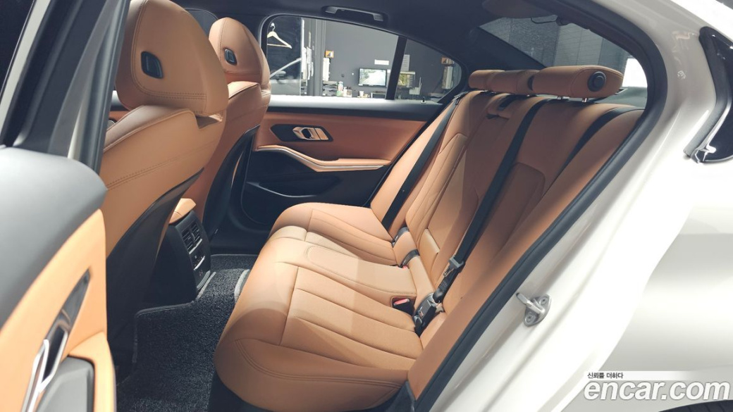 BMW 3-Series 320i, 2024