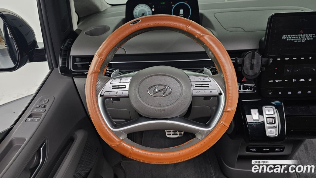 Hyundai Staria 4WD Lounge 7-Seater, 2023