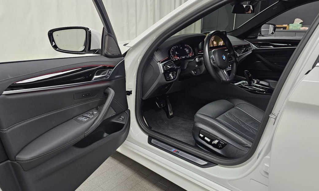 BMW 5-Series 530i M Sport Package, 2023
