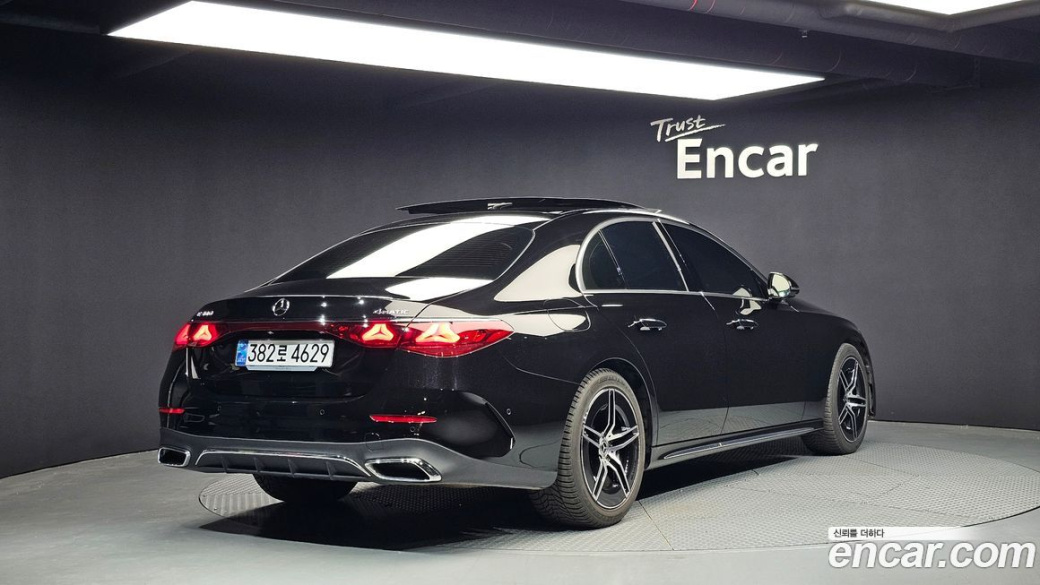 Mercedes-Benz E-Class E300 4MATIC AMG Line, 2024