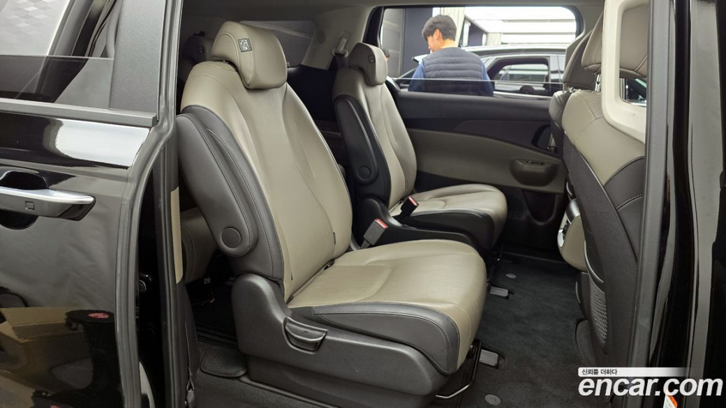 Kia Carnival 9-Seater Prestige, 2024