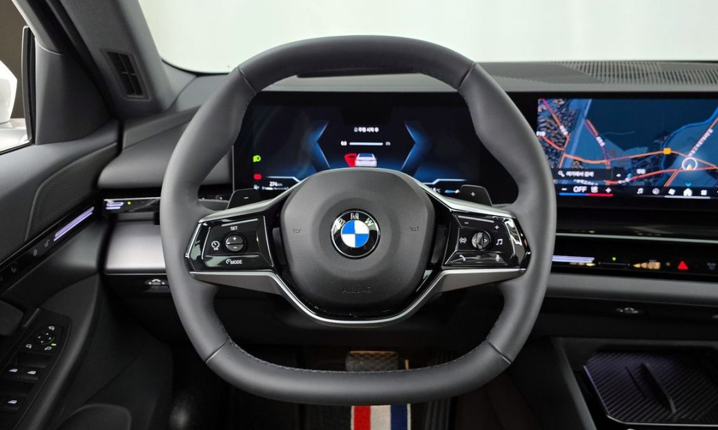 BMW 5-Series 520i, 2024