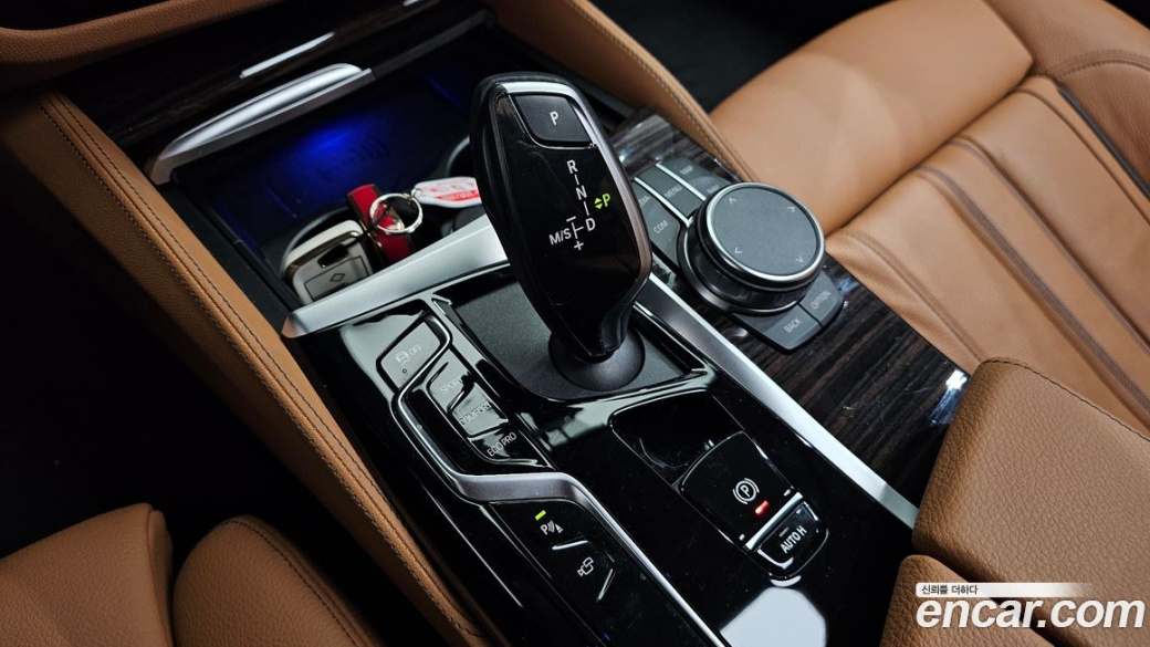 BMW 5-Series 520i Luxury, 2023