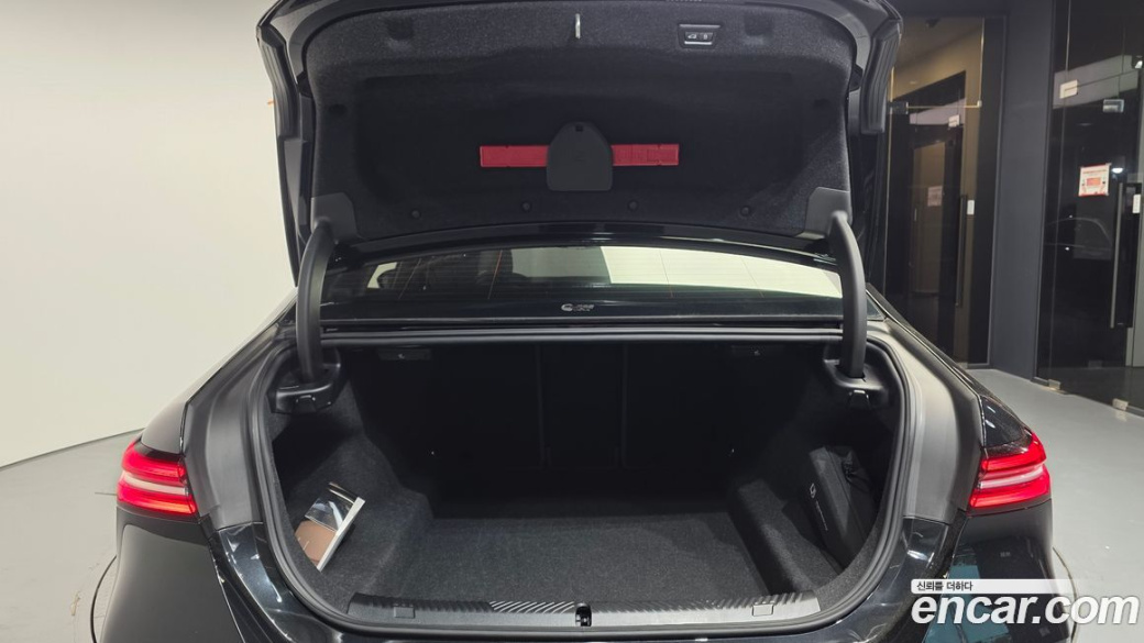 BMW 5-Series 520i, 2024