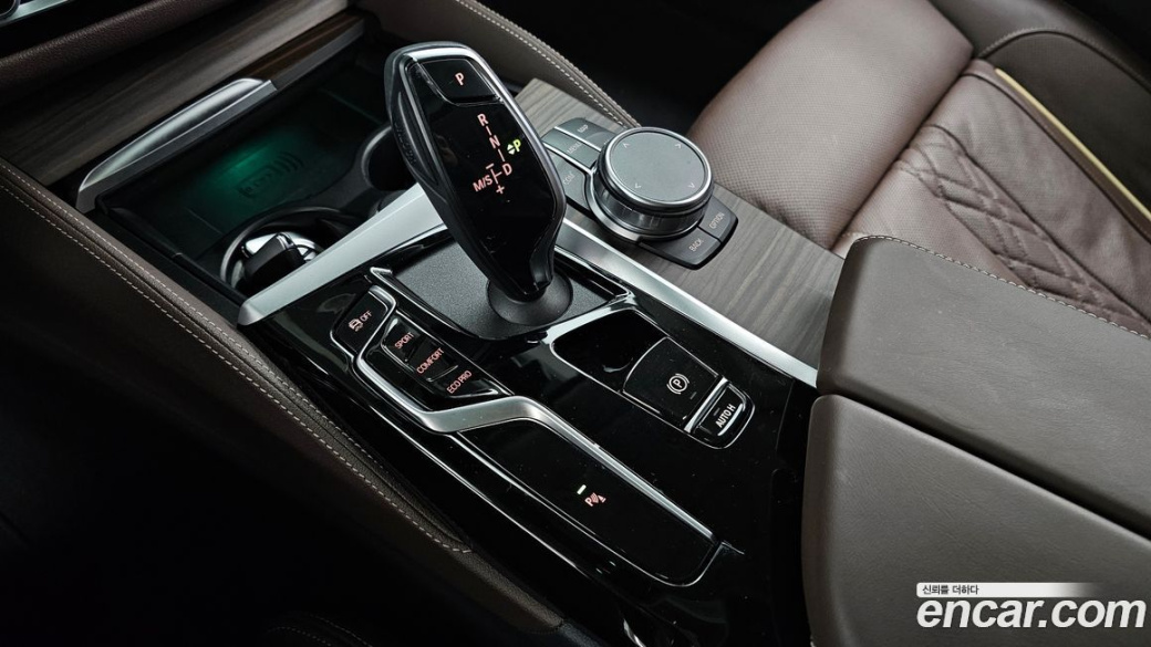 BMW 5-Series 530i xDrive Luxury, 2023