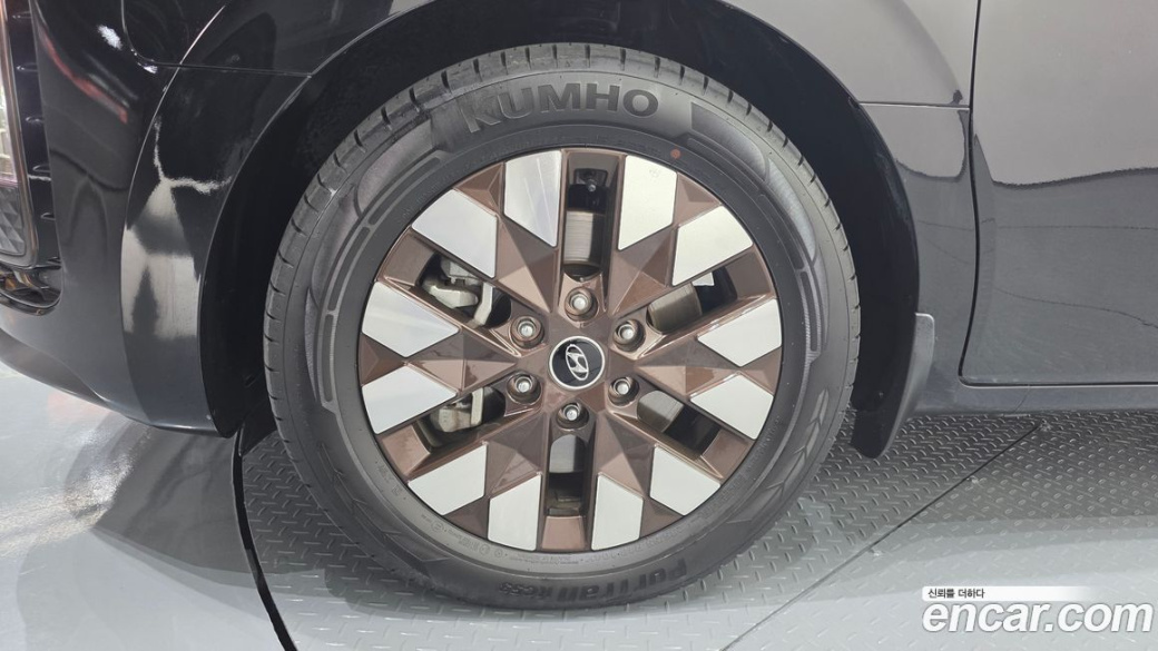 Hyundai Staria Lounge 9-Seater, 2022