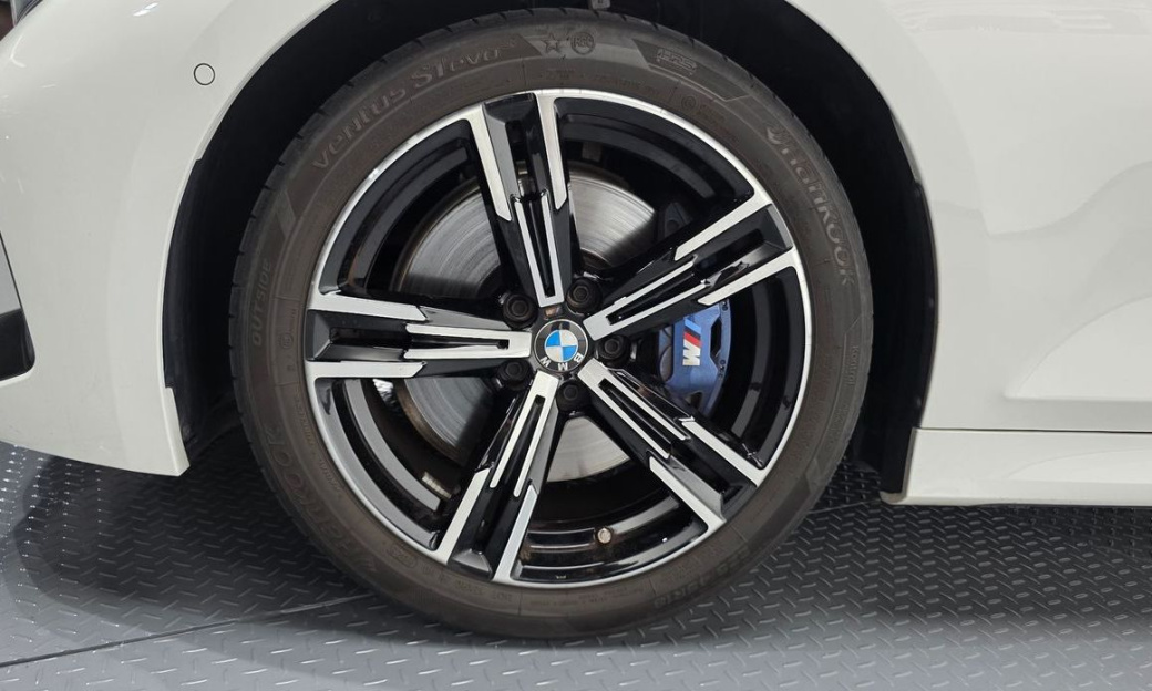 BMW 3-Series 320i M Sport, 2023