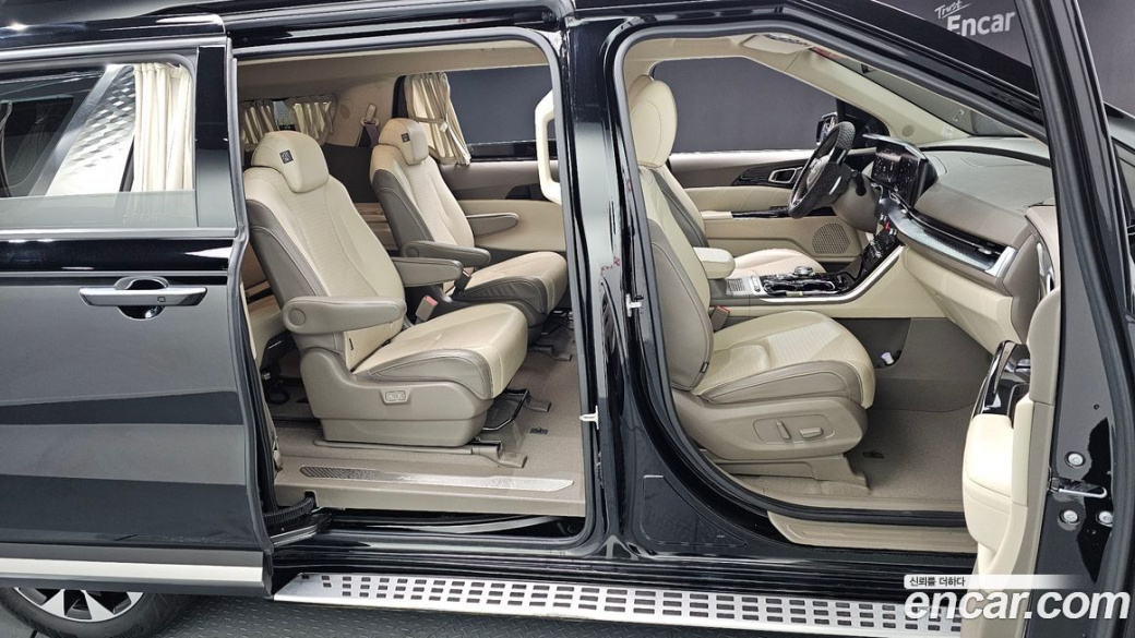 Kia Carnival 9-Seater Hi-Limousine, 2022