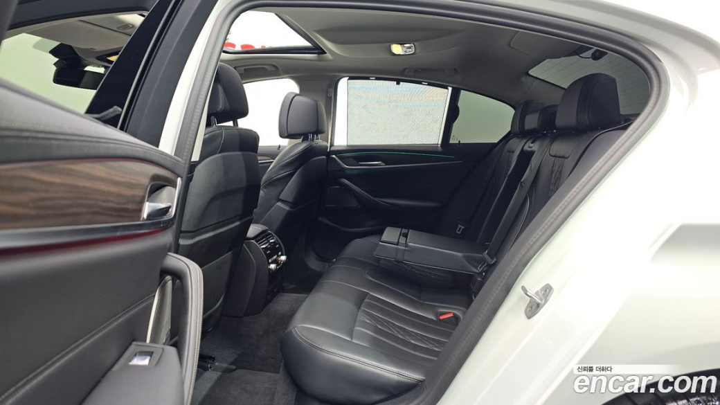 BMW 5-Series 530i xDrive Luxury, 2023
