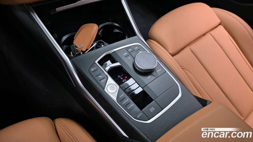 BMW 3-Series 320i Touring, 2024