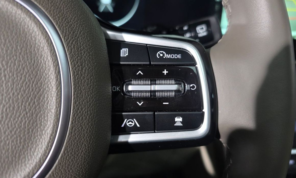 Kia Carnival 7-Seater Signature, 2023