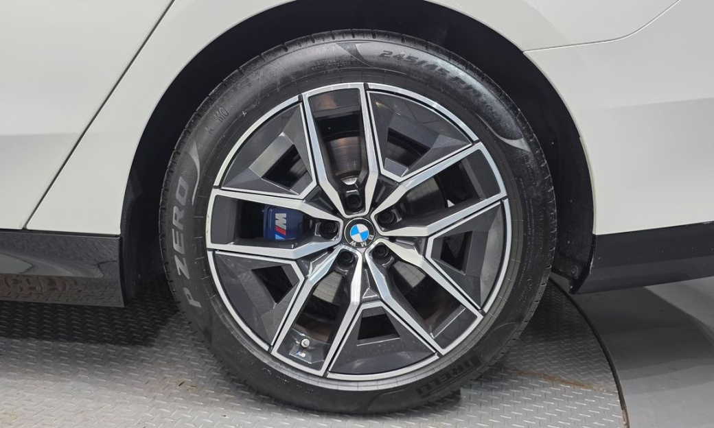 BMW 5-Series 520i M Sport, 2025