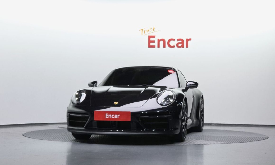 Porsche 911 Carrera 4 GTS, 2024