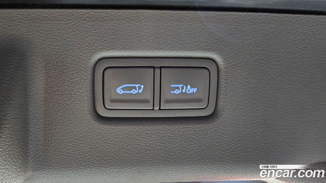 Hyundai Staria 4WD Lounge 9-Seater, 2022