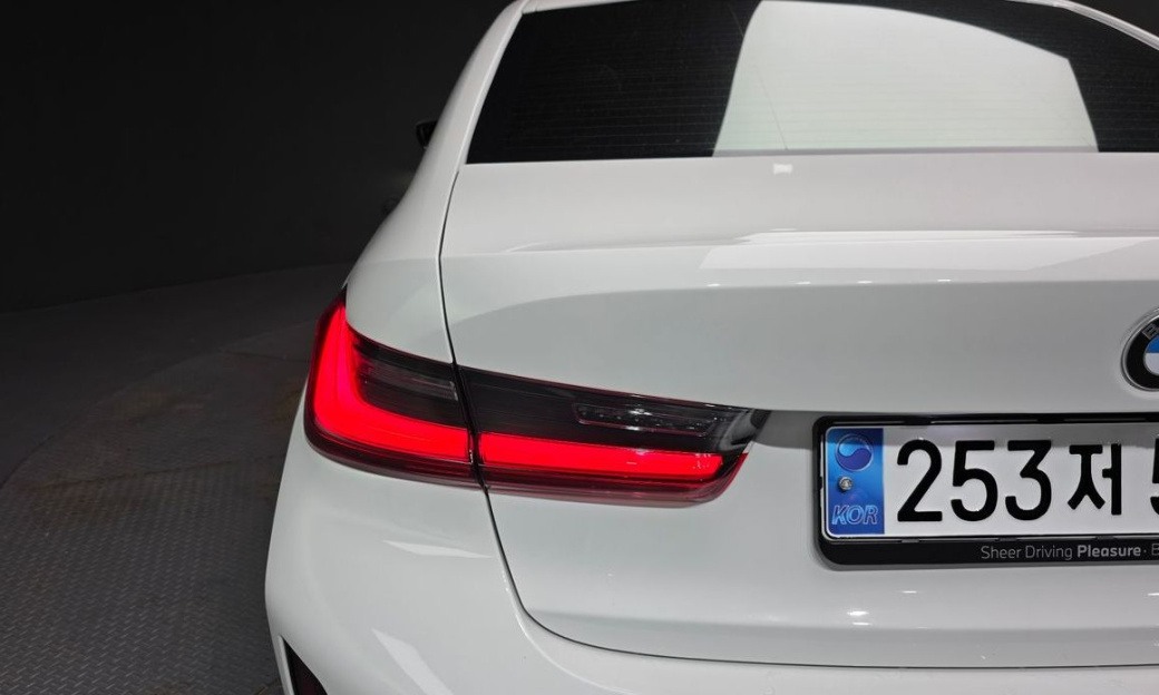BMW 3-Series 320i M Sport, 2024