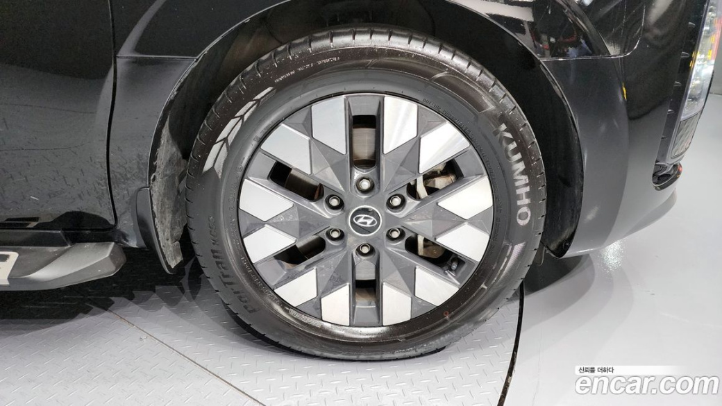 Hyundai Staria 4WD Lounge 9-Seater, 2024
