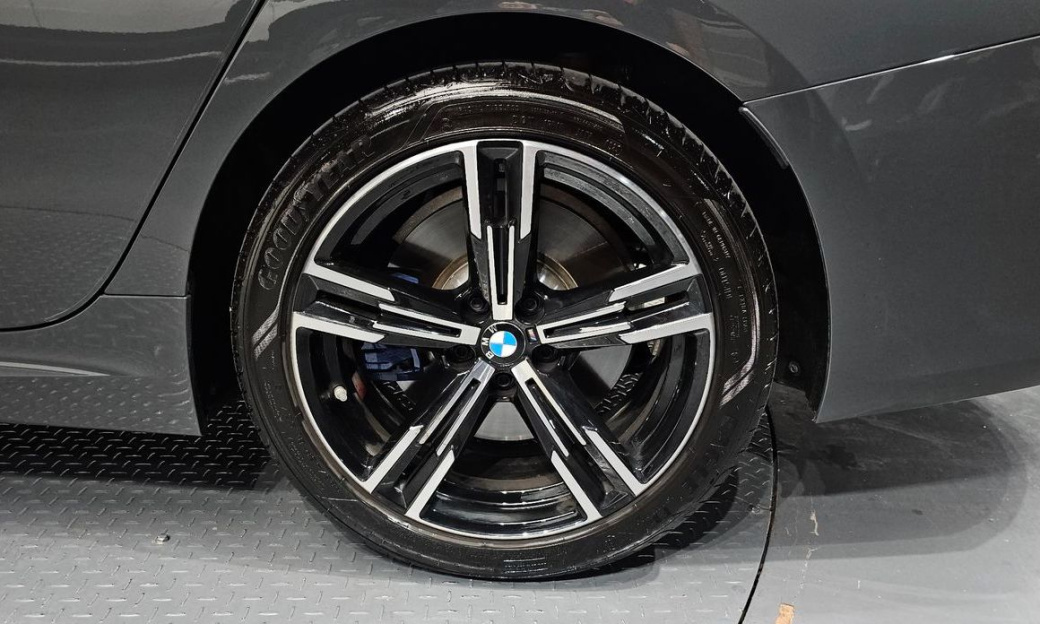 BMW 3-Series 320i M Sport, 2025