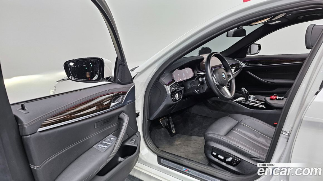 BMW 5-Series 520i M Sport, 2022