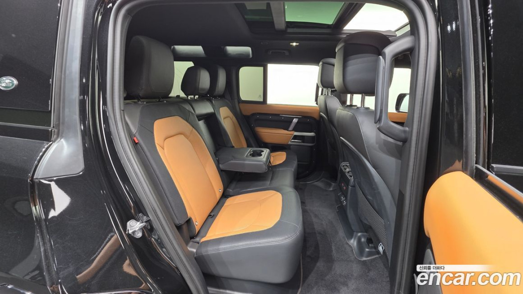 Land Rover Defender 110 P300 X-Dynamic SE, 2024