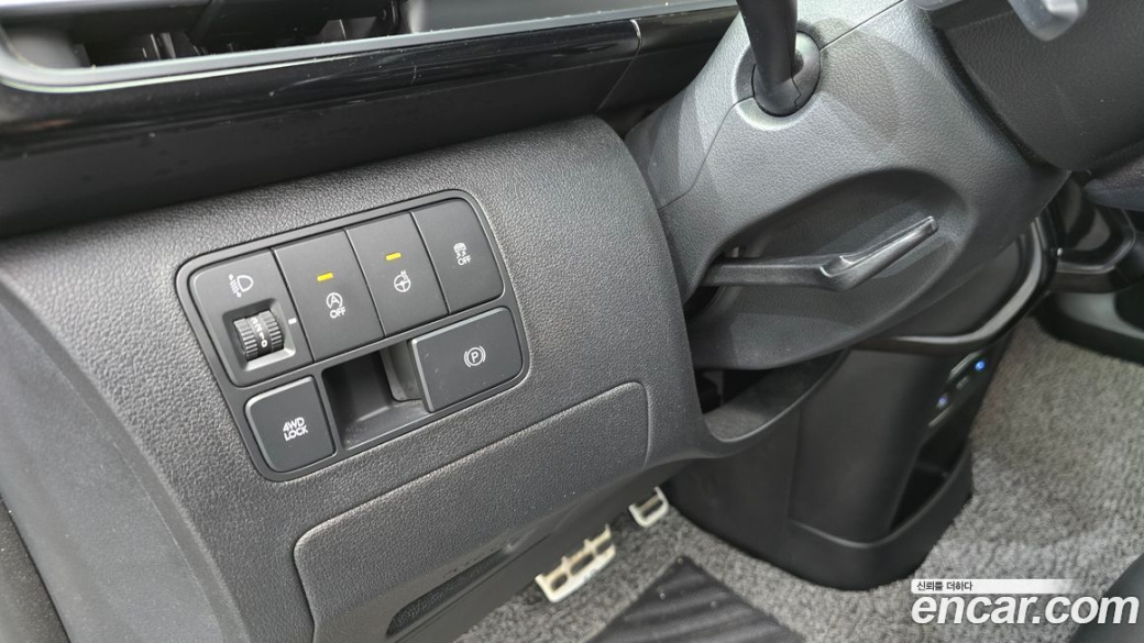 Hyundai Staria 4WD Lounge 9-Seater, 2022