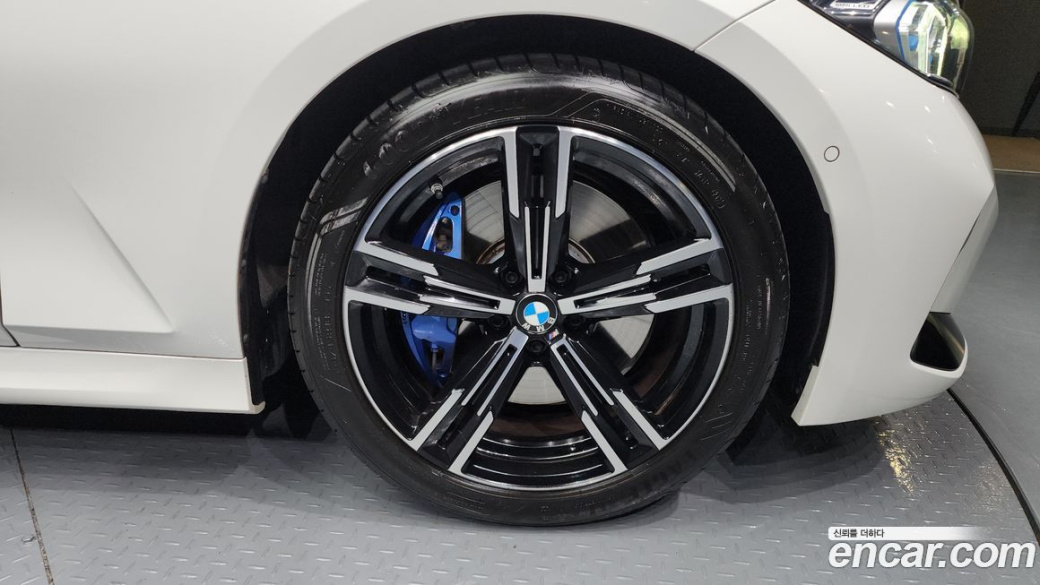 BMW 3-Series 320i M Sport, 2023