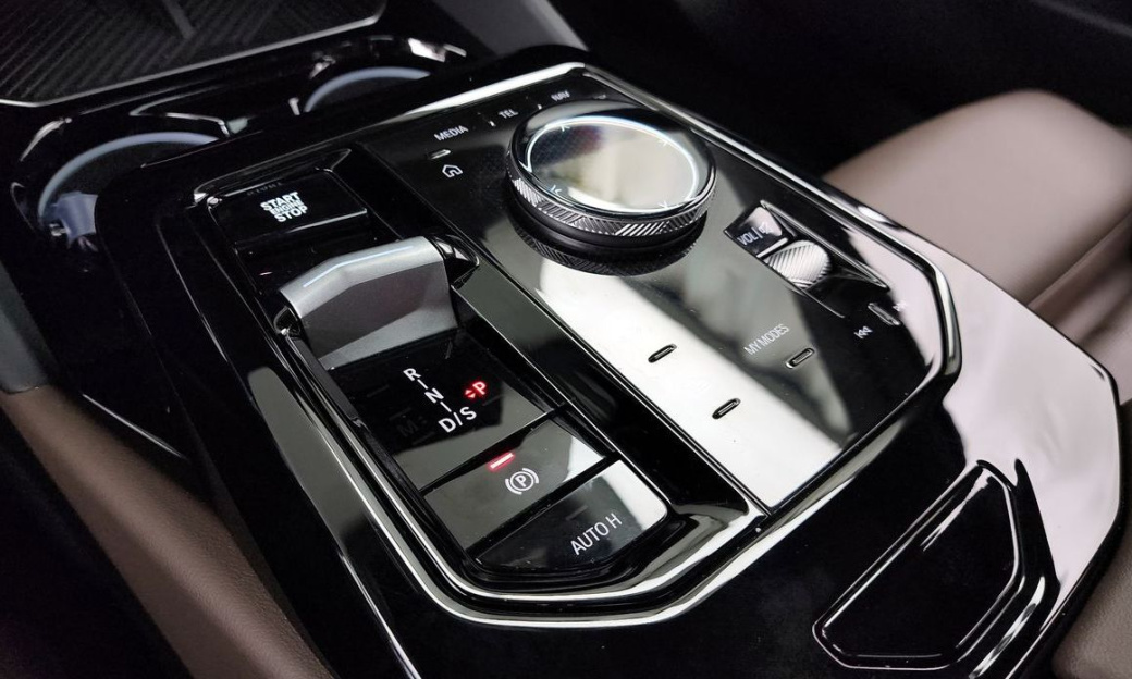 BMW 5-Series 520i, 2024