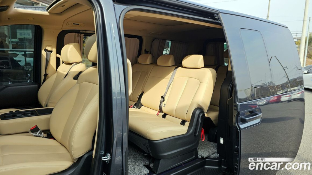 Hyundai Staria Tourer 9-Seater, 2024