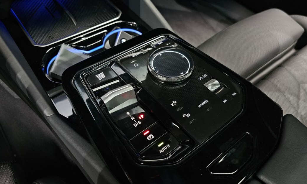 BMW 5-Series 520i M Sport, 2025