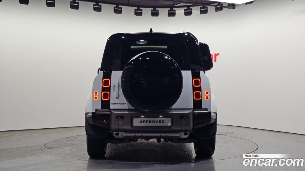 Land Rover Defender 110 P300 X-Dynamic SE, 2025