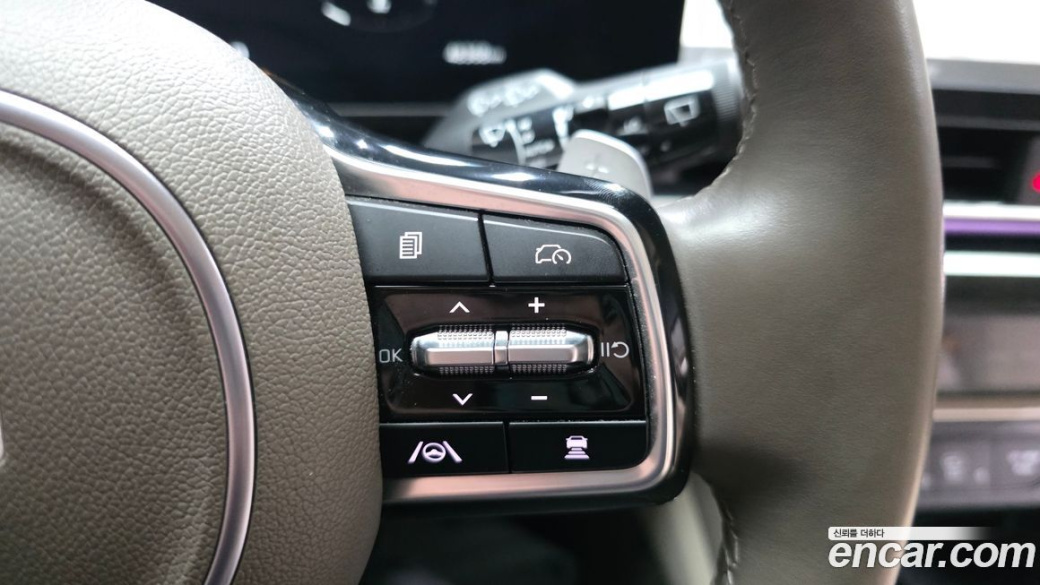 Kia Carnival 9-Seater Signature, 2024