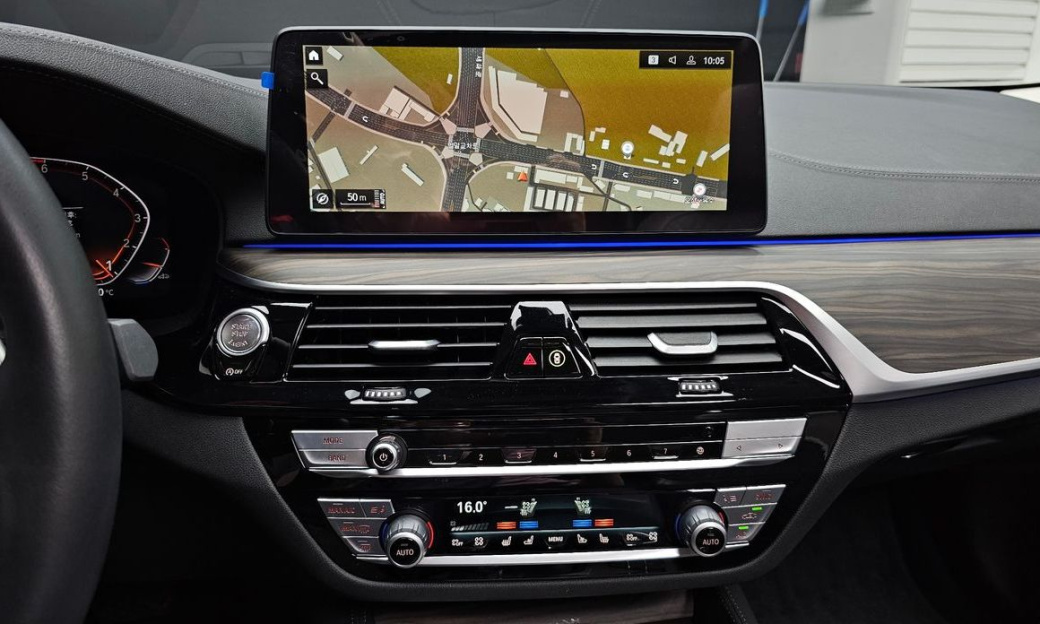 BMW 5-Series 530i xDrive Luxury, 2023