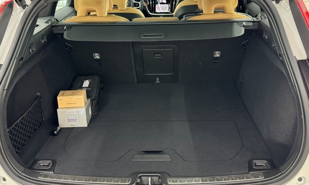 Volvo V60 B5 Ultra AWD, 2025