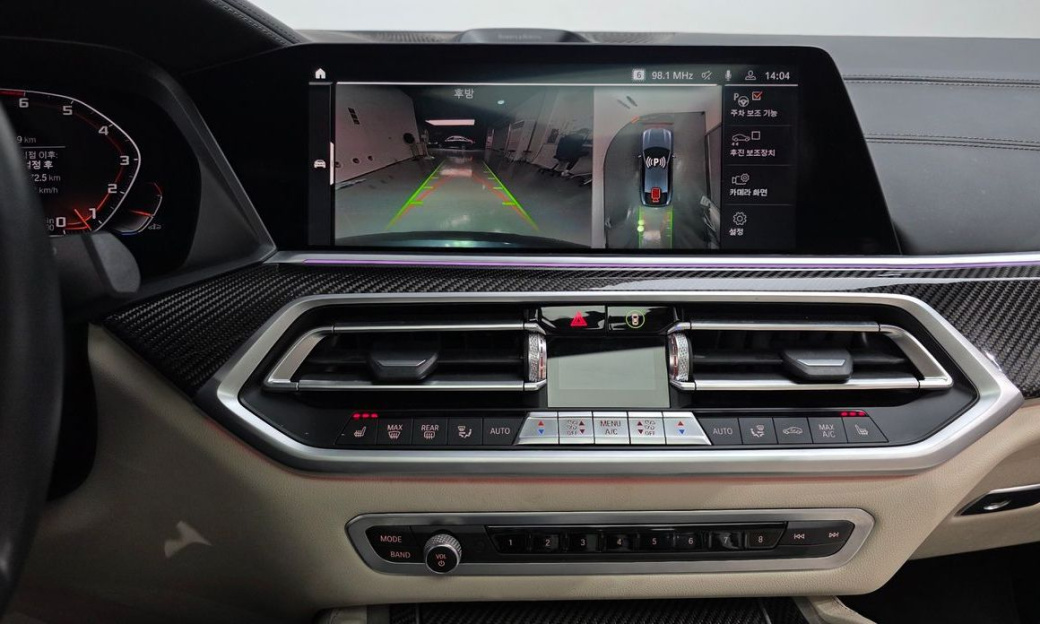 BMW X6 M50i, 2022
