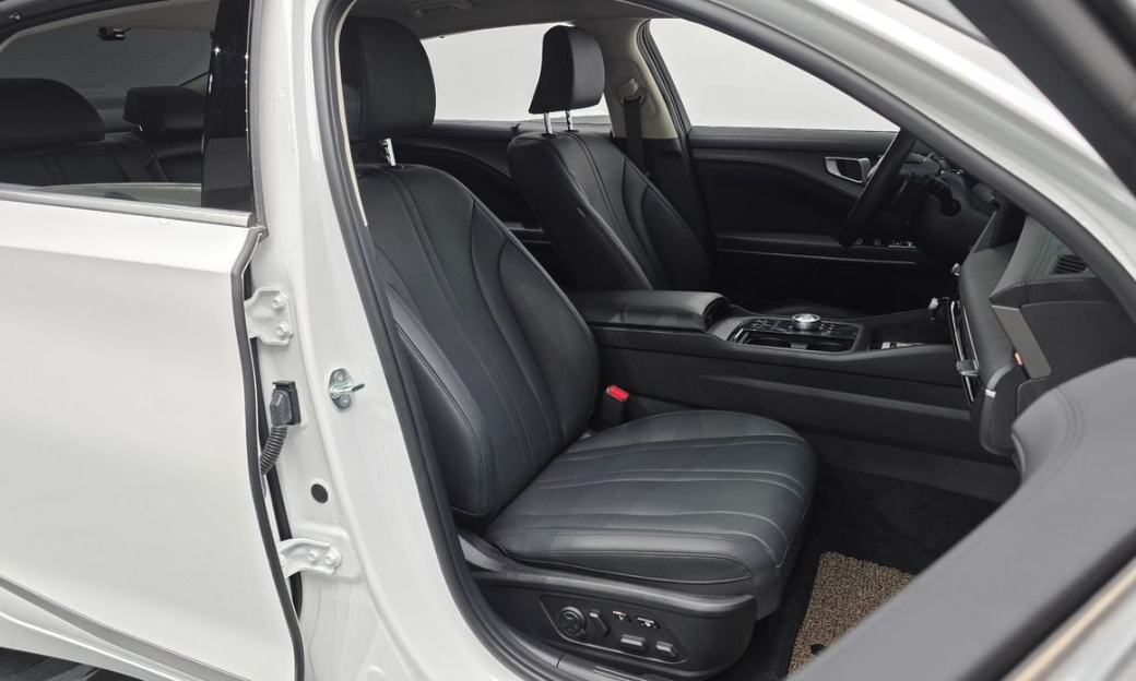 Kia K8 2.5 Gasoline 2WD, 2025
