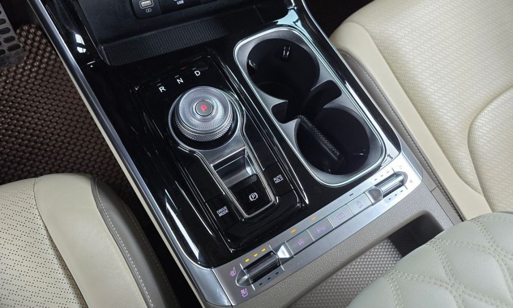 Kia Carnival 9-Seater Signature, 2023