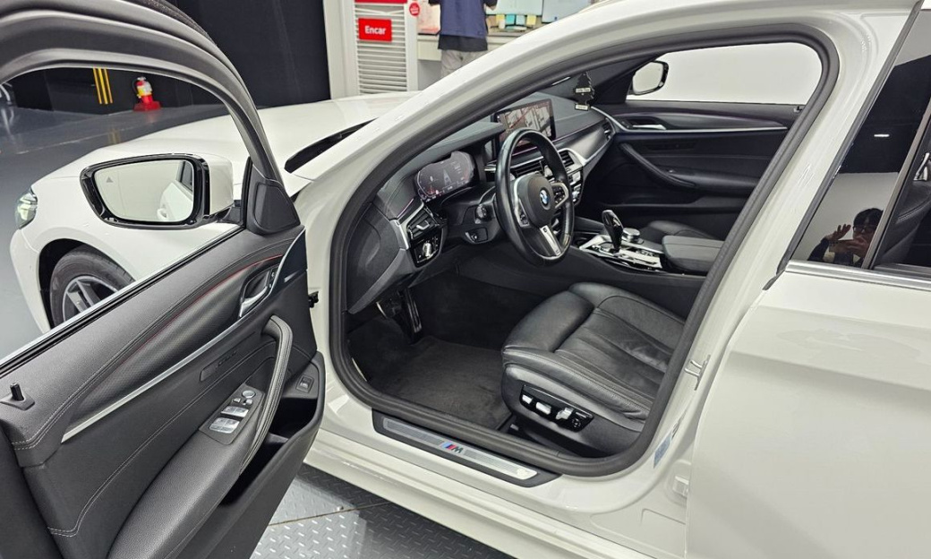 BMW 5-Series 520i M Sport, 2023