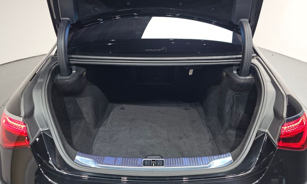 Mercedes-Benz S-Class S500L 4MATIC, 2022