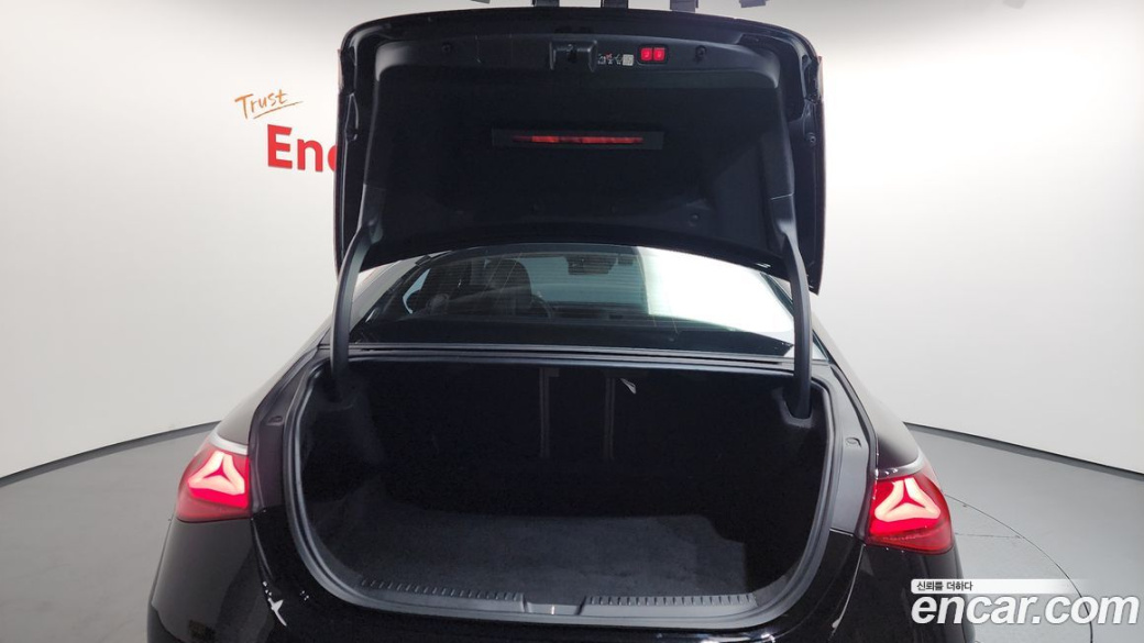 Mercedes-Benz E-Class E300 4MATIC AMG Line, 2024