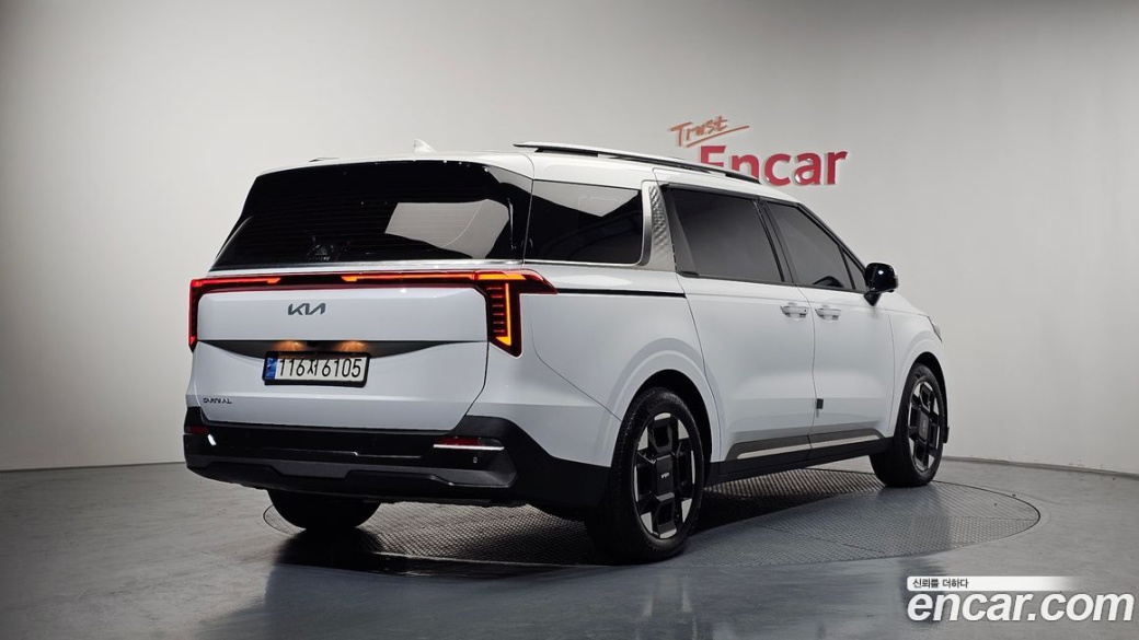 Kia Carnival 9-Seater Signature, 2024