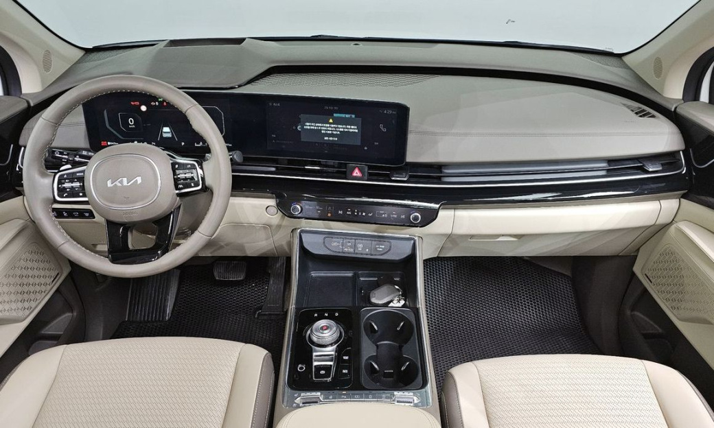 Kia Carnival 9-Seater Signature, 2024