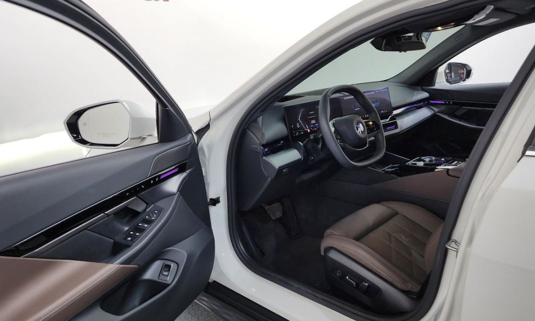 BMW 5-Series 520i, 2024