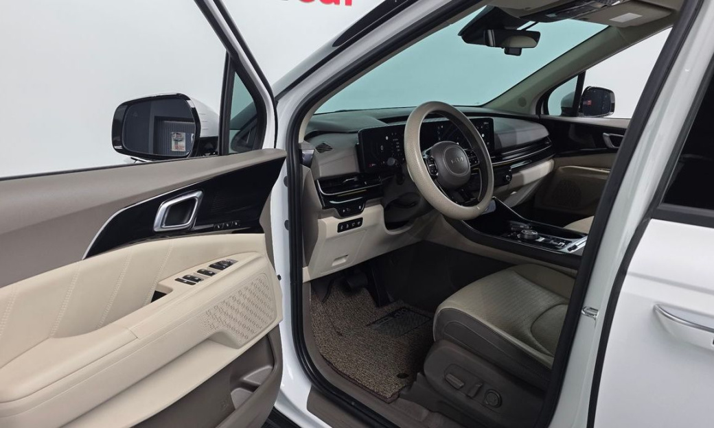 Kia Carnival 9-Seater Signature, 2024