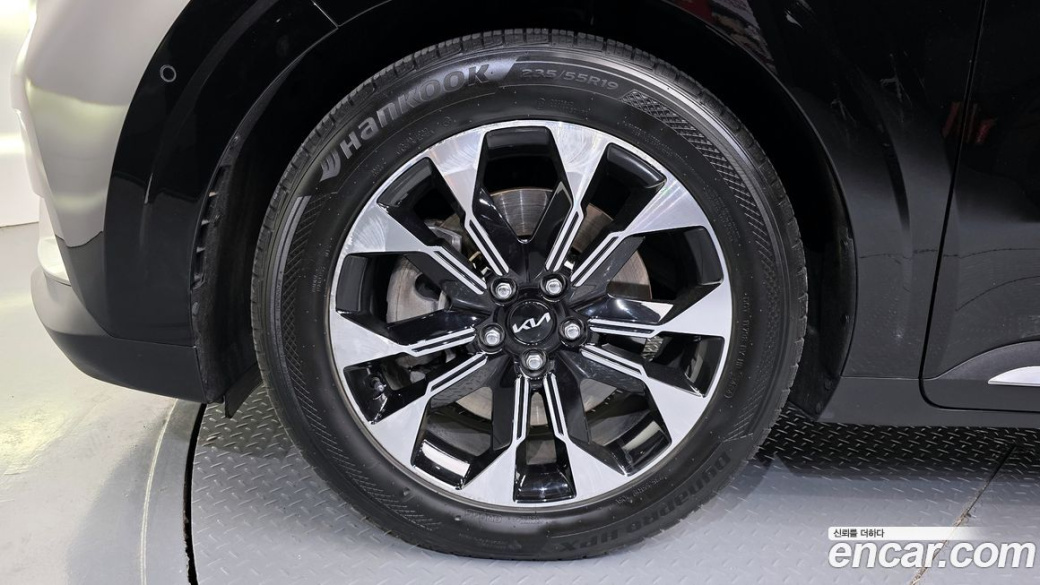 Kia Carnival 7-Seater Signature, 2023