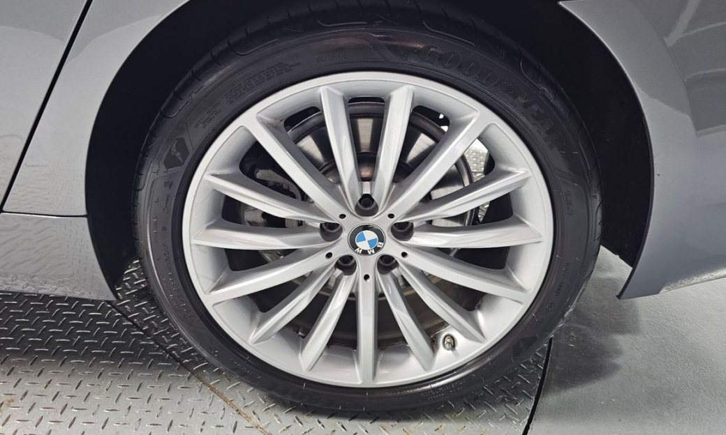 BMW 5-Series 530i xDrive Luxury, 2023