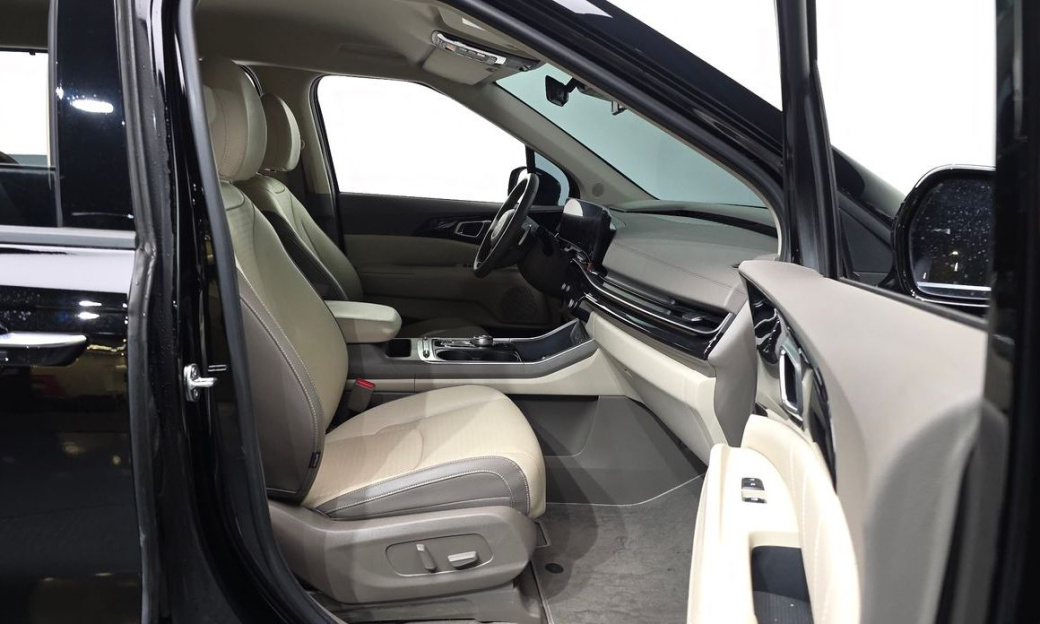 Kia Carnival 9-Seater Signature, 2025